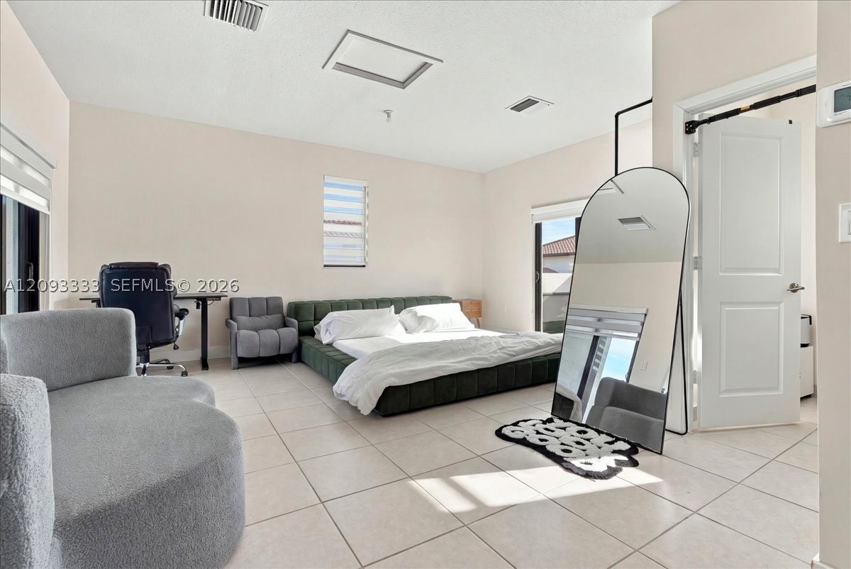 A12093333 Property Photo 32