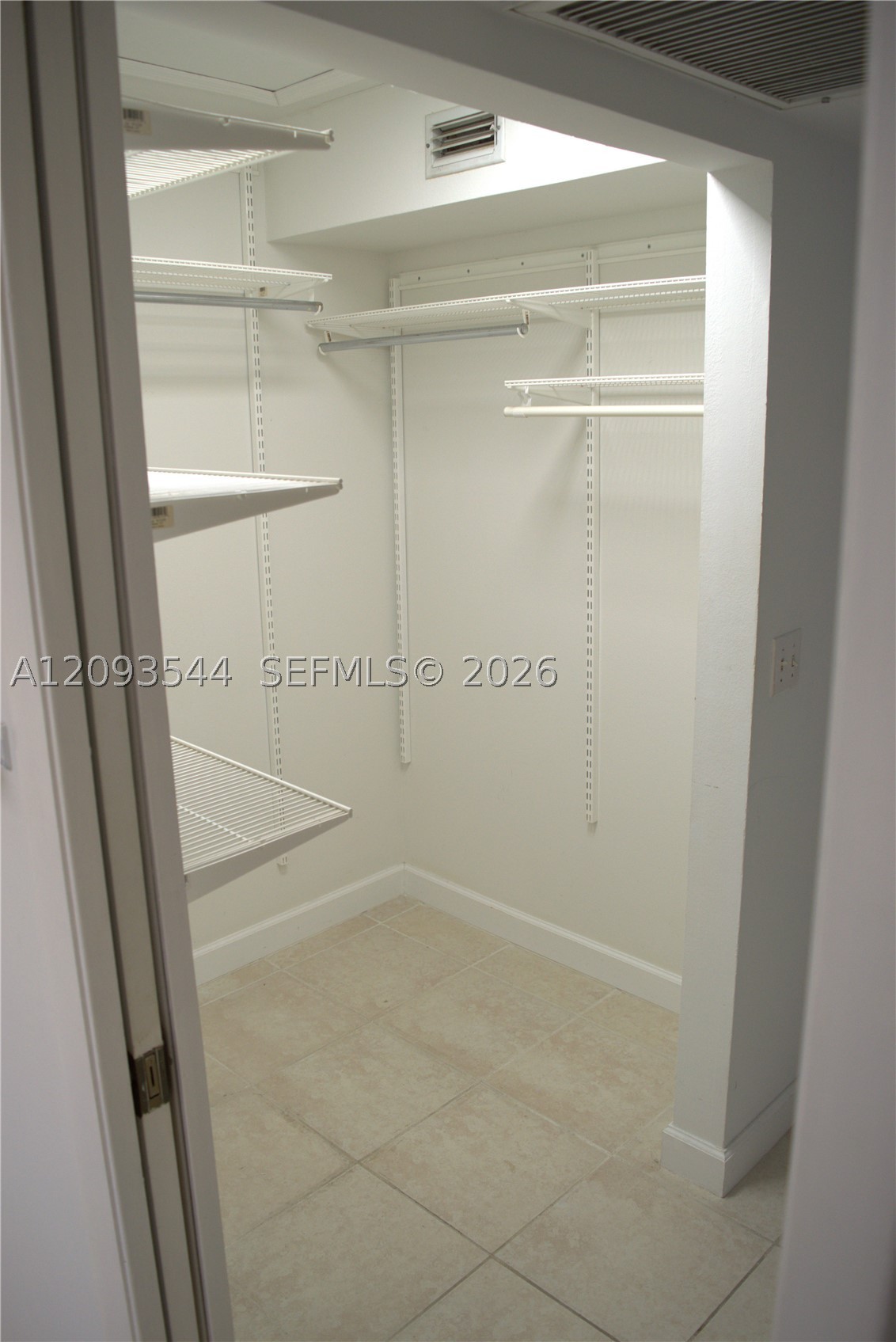 2640 Se 19th Ct 201-d Property Photo 14
