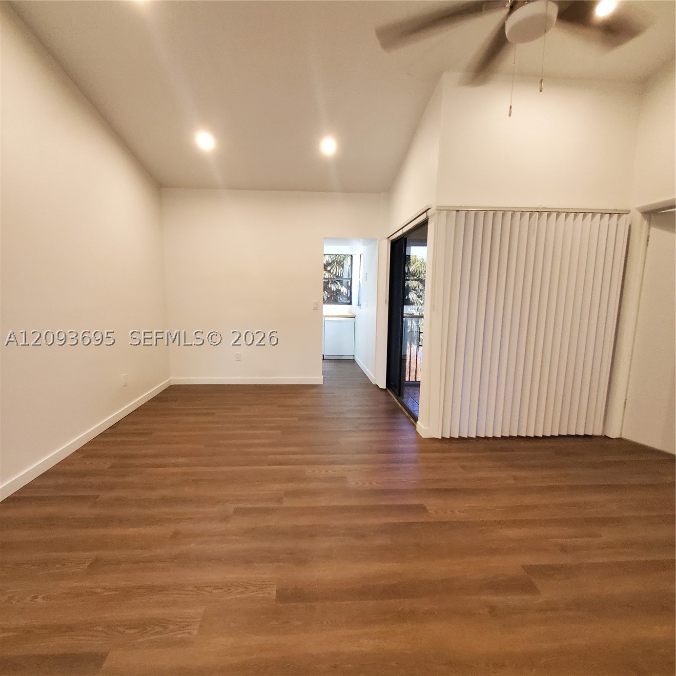 1211 S Independence Dr 1211e Property Photo 2