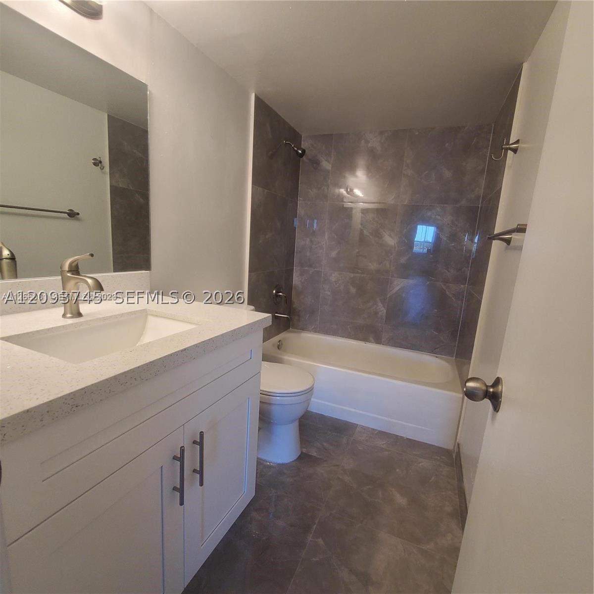 929 Hamilton Dr 929f Property Photo 12