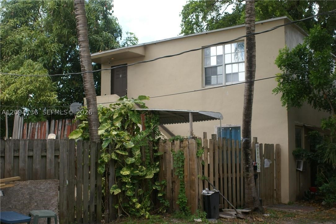 1111 N 22nd Ave Property Photo 1