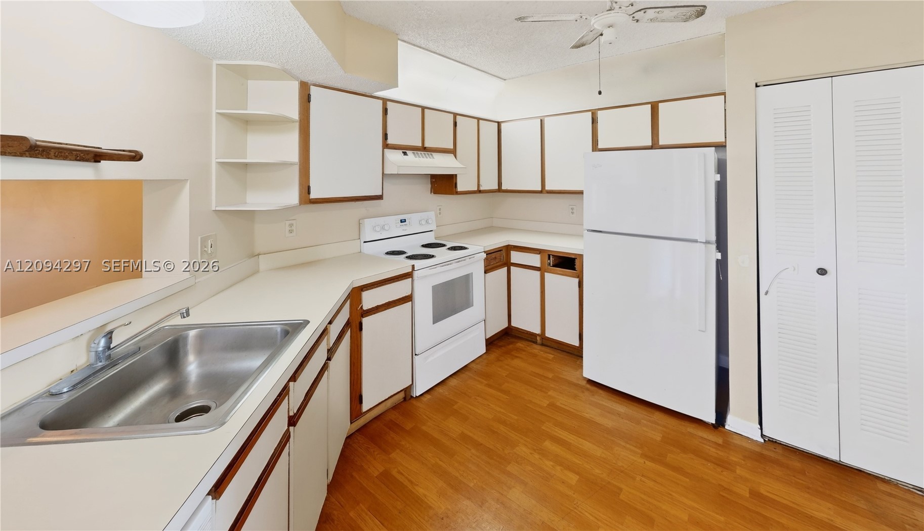 889 Hamilton Dr 889e Property Photo 18