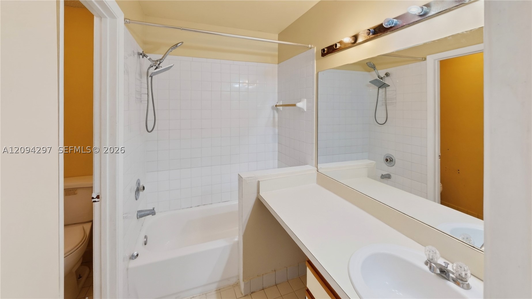 889 Hamilton Dr 889e Property Photo 25