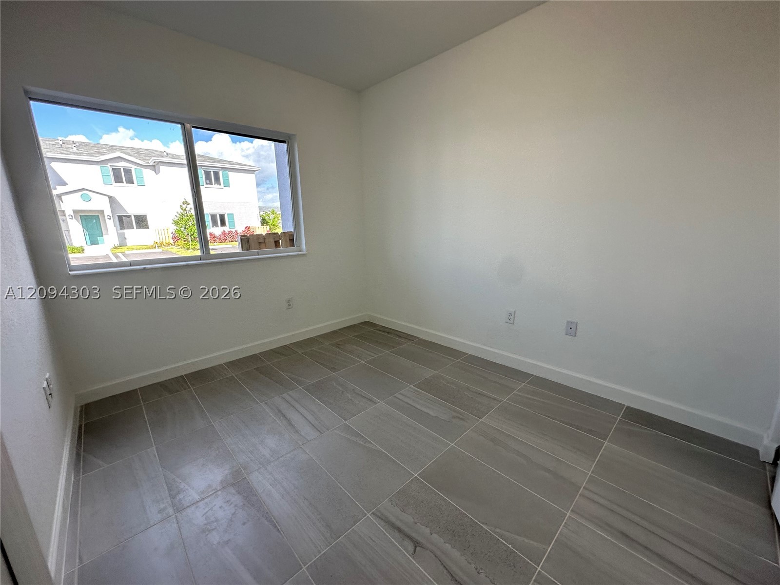 1245 Nw 3rd Ln Property Photo 3