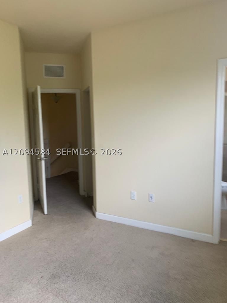 142 Se 28th Ter 10 Property Photo 8