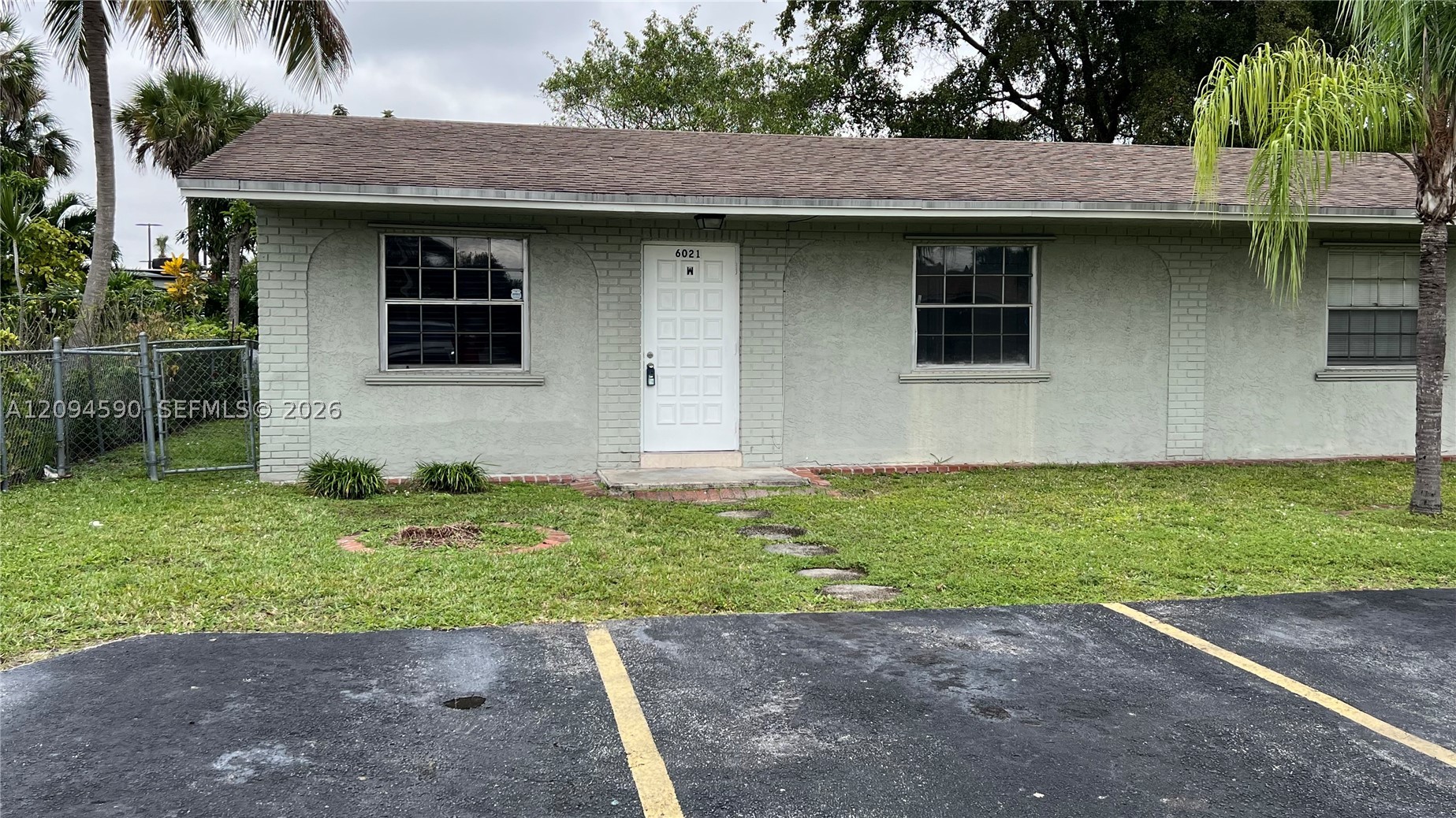 6021 Sw 36th Ct #e & W Property Photo 1
