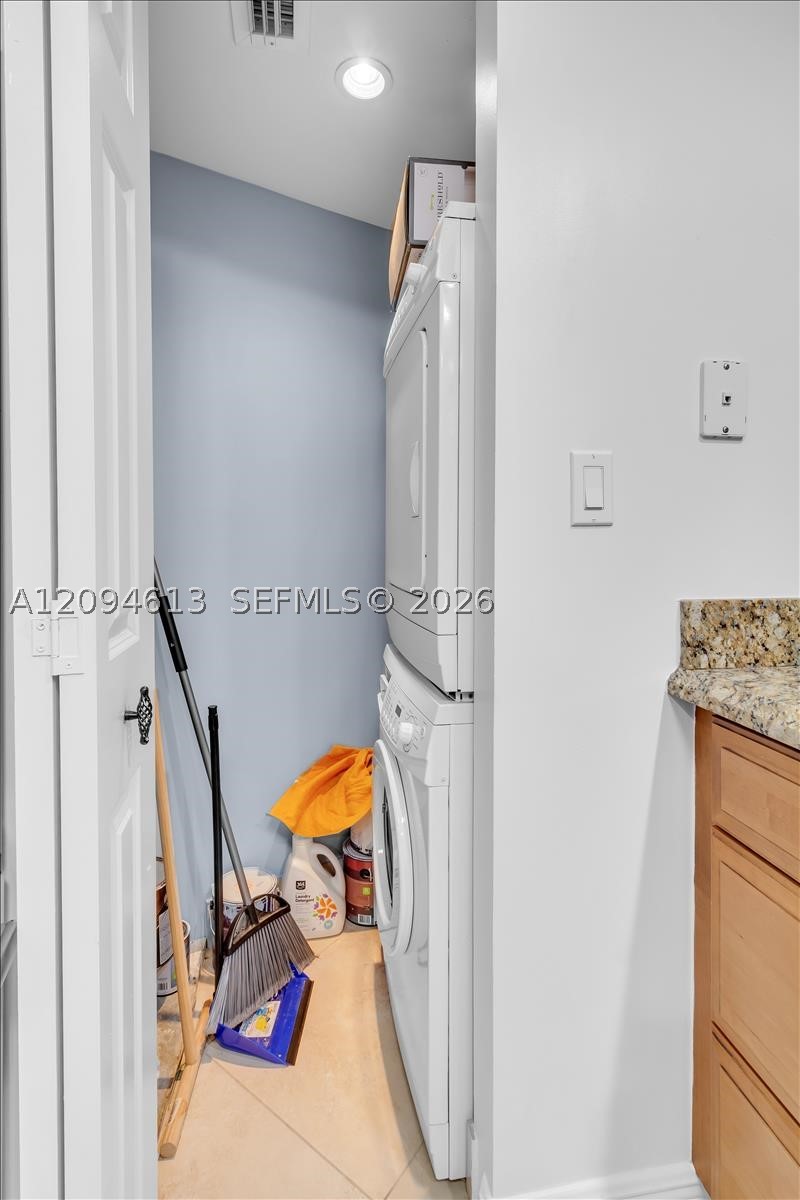 3000 N Ocean Dr 3b Property Photo 24