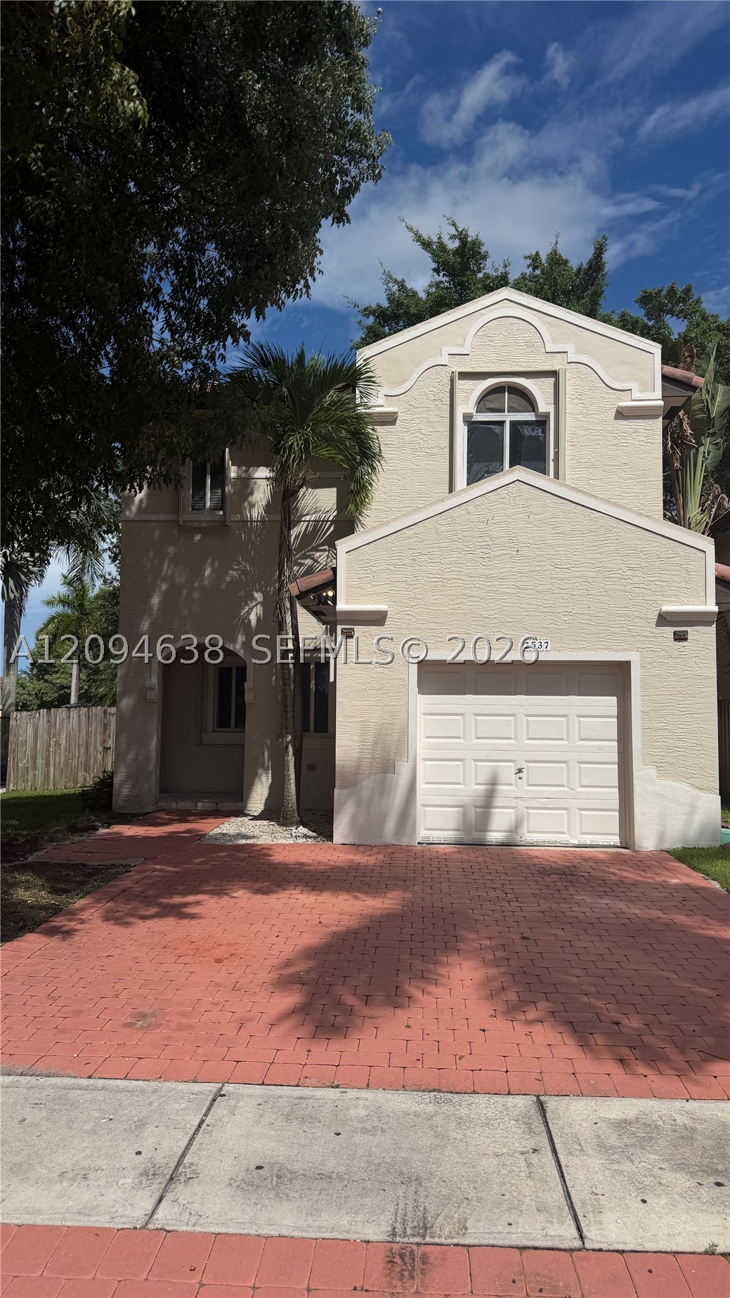 2537 NE 41st Ter 2537 Property Photo 1