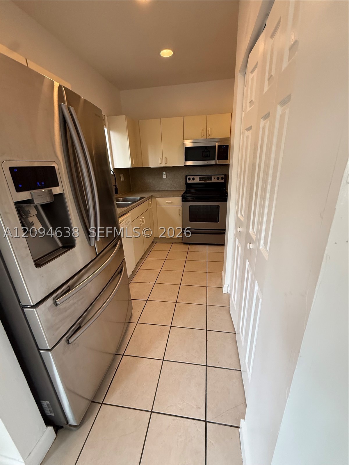2537 Ne 41st Ter 2537 Property Photo 3