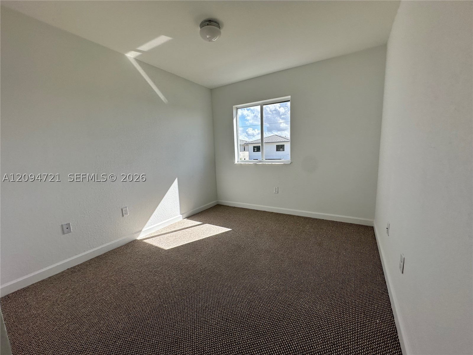 1245 Nw 3rd Ln Property Photo 5