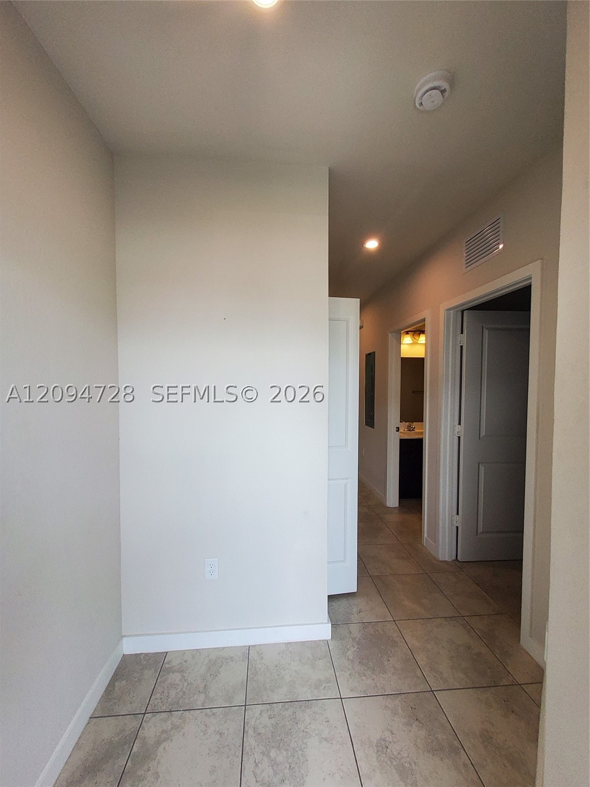 1085 Nw 4th Ter Property Photo 3