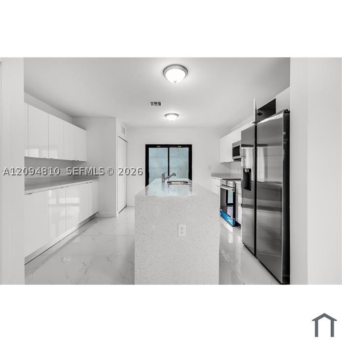 1231-1233 Nw 9 Avenue Property Photo 4