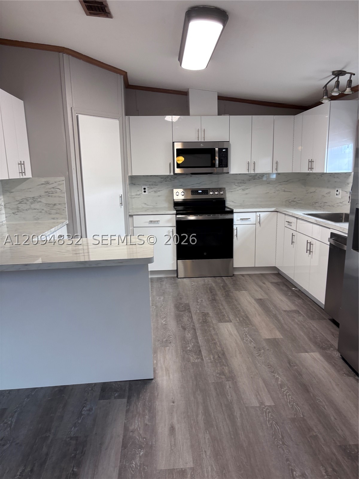 A12094832 Property Photo 3