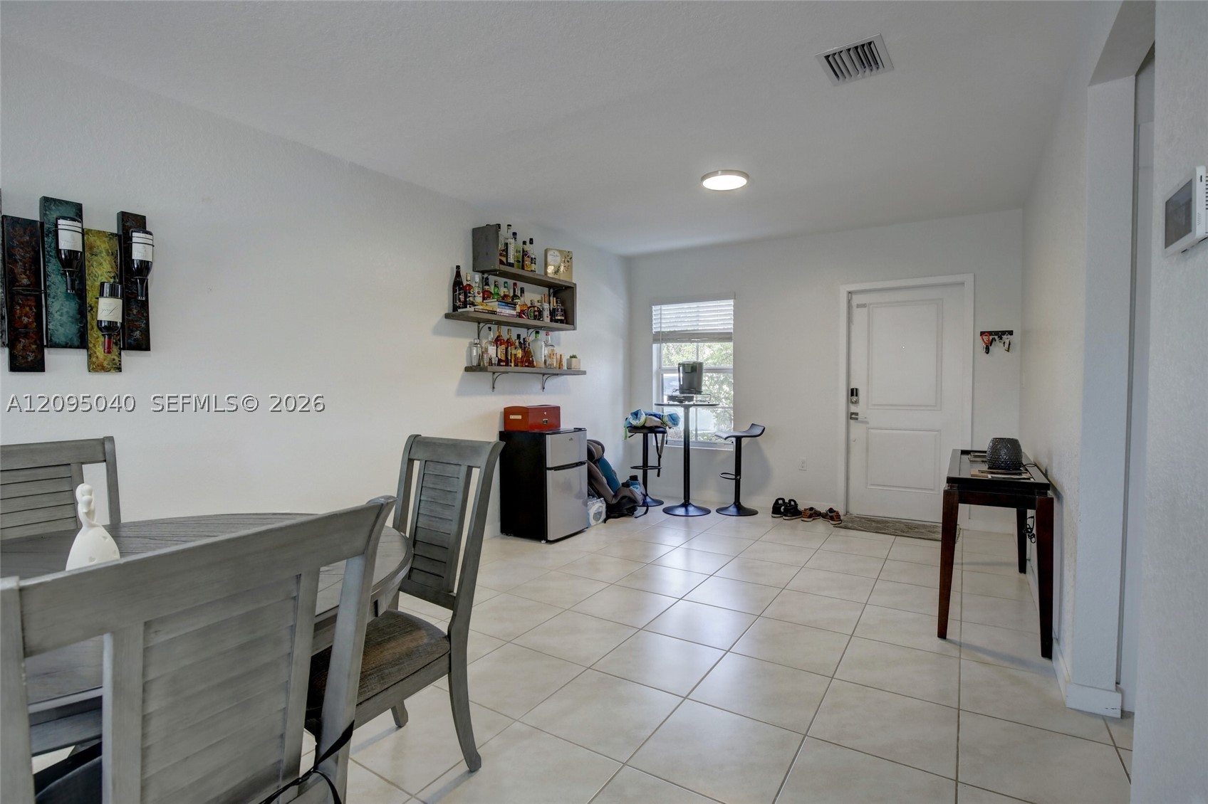 565 Ne 5th Pl Property Photo 6