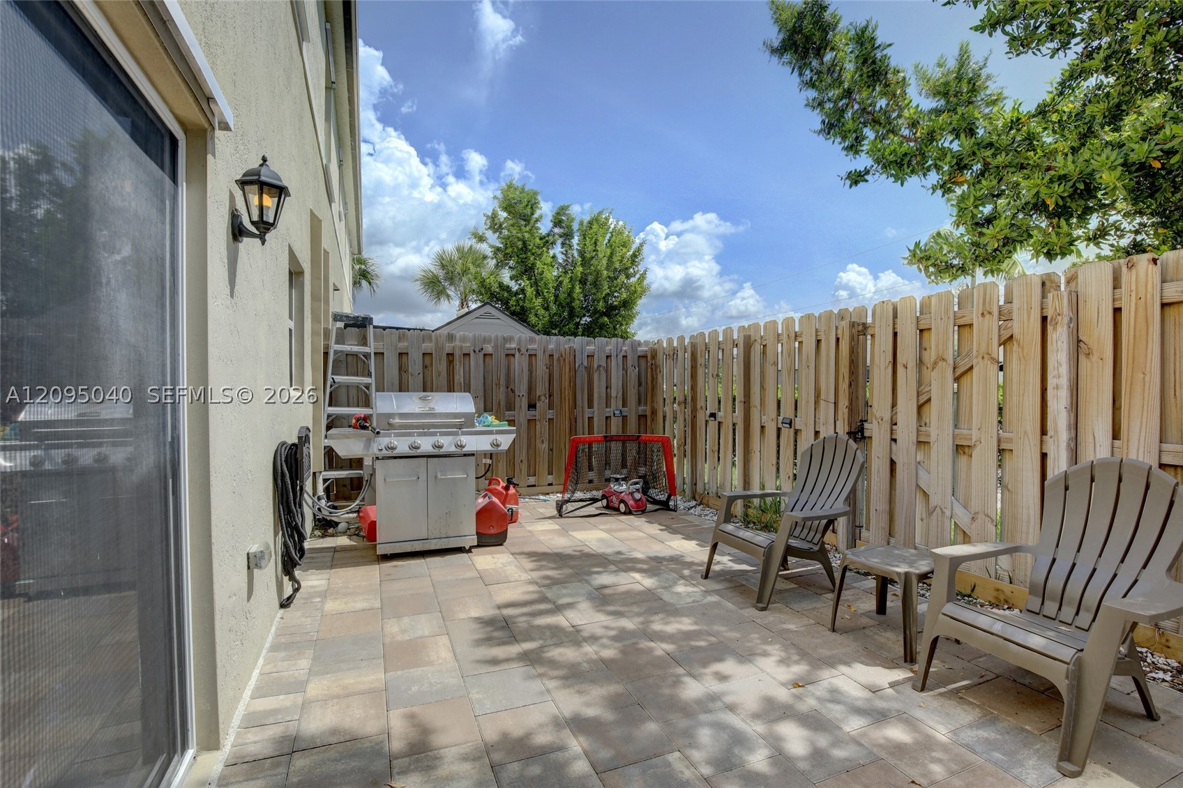 565 Ne 5th Pl Property Photo 12