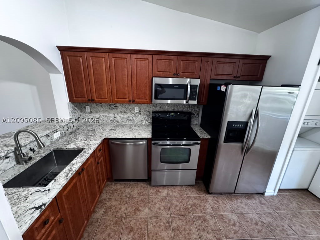 A12095080 Property Photo 5