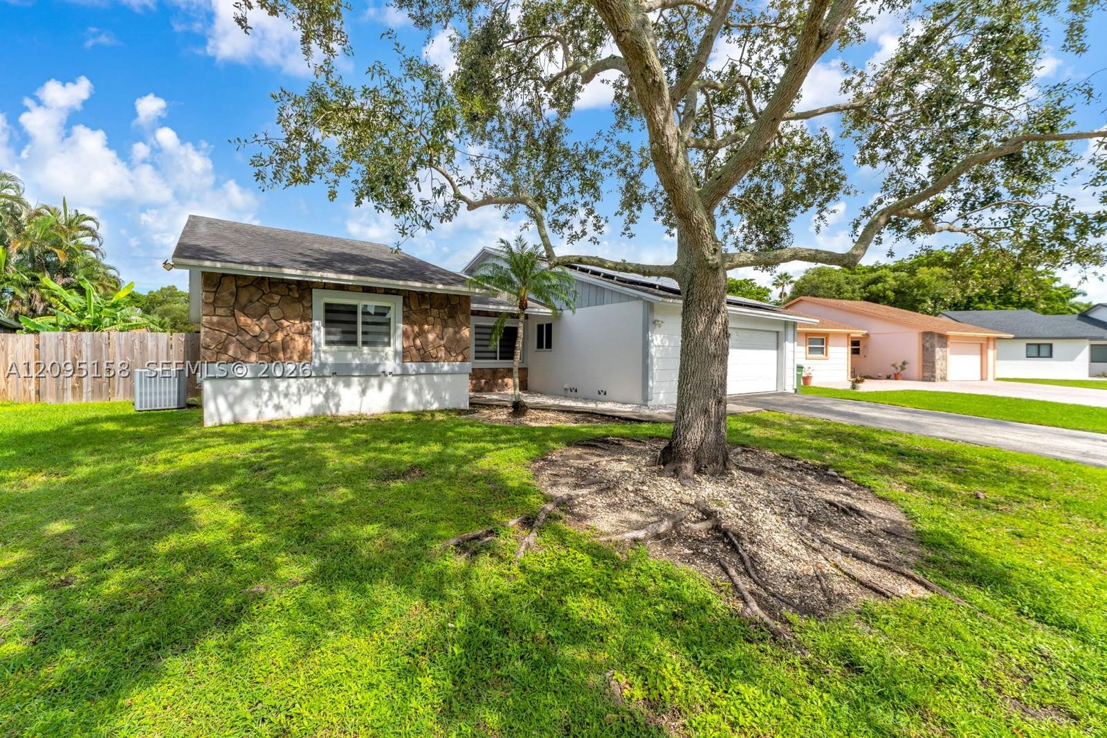 1661 N Goldeneye Ln Property Photo 2