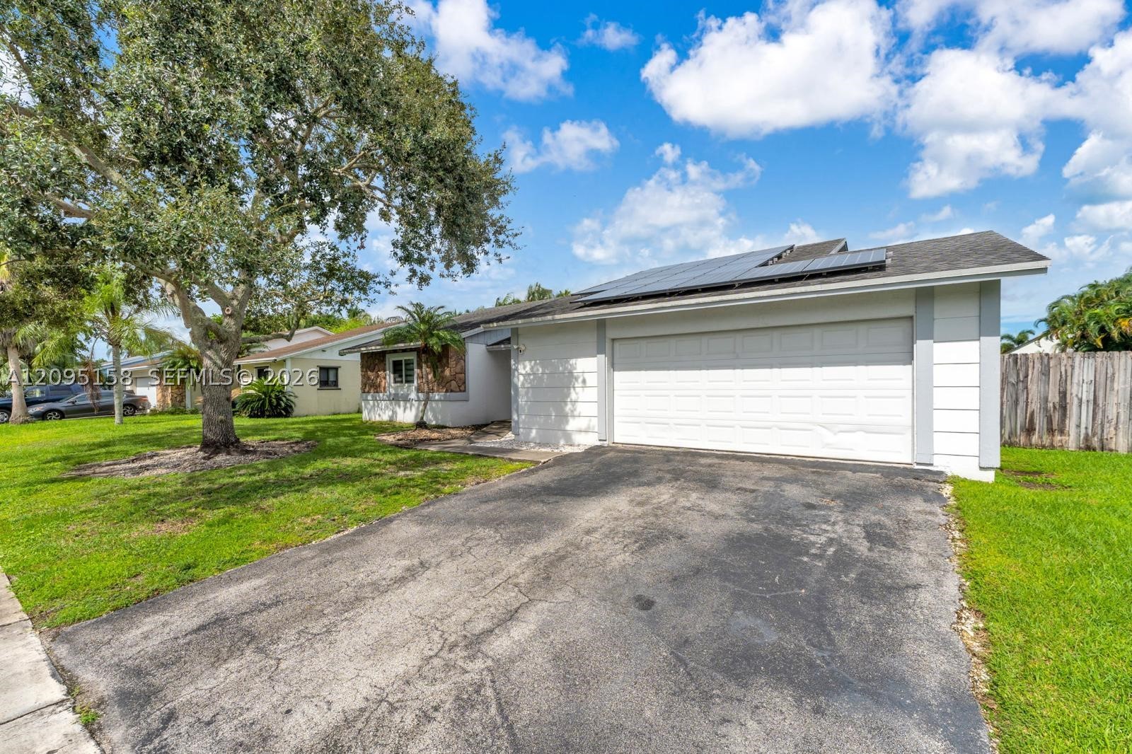 1661 N Goldeneye Ln Property Photo 3