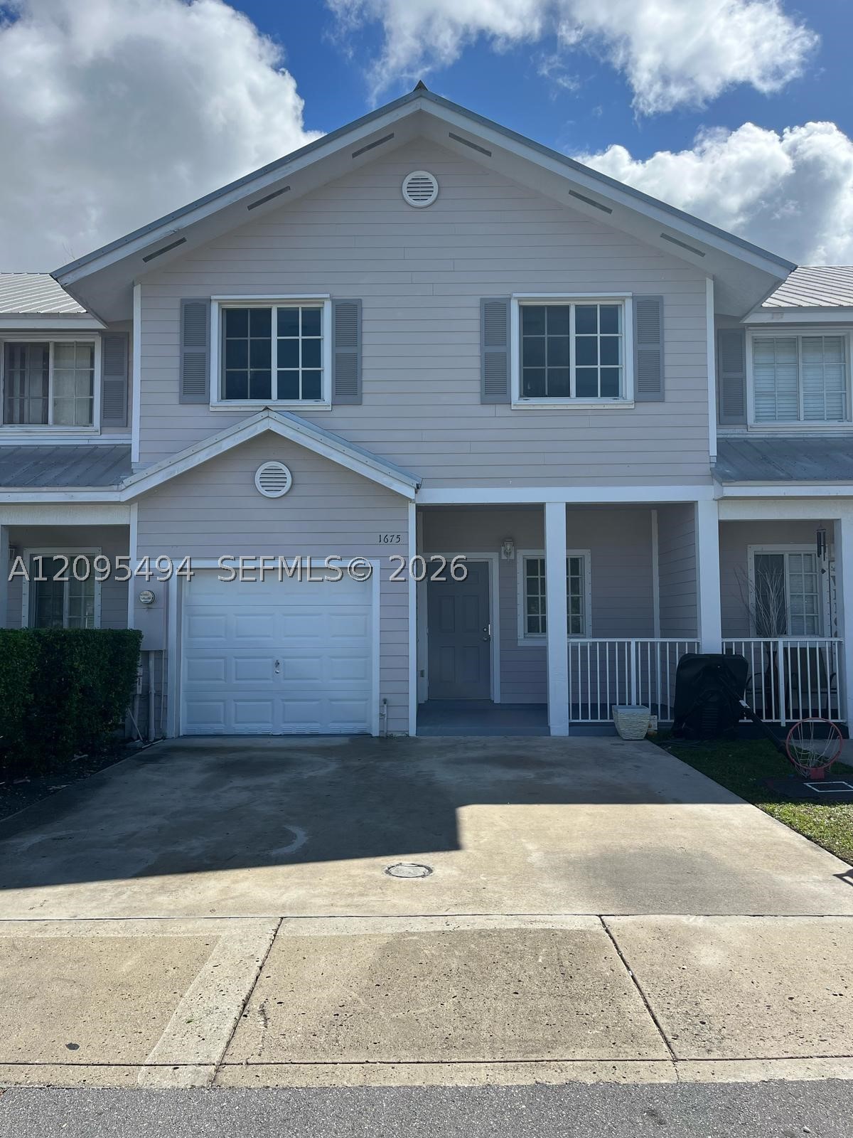1675 SE 9th Ter Property Photo 1