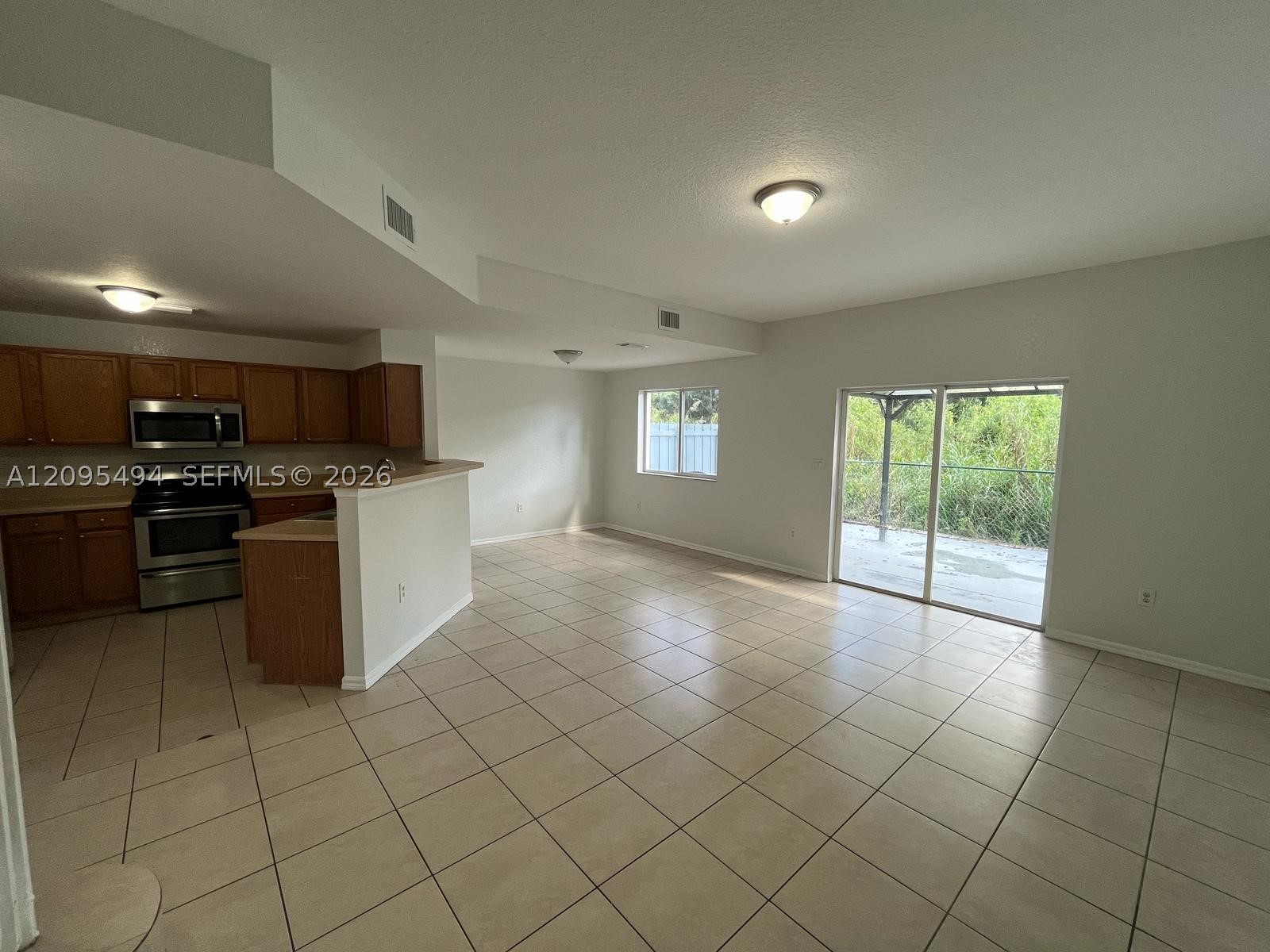 1675 Se 9th Ter Property Photo 3
