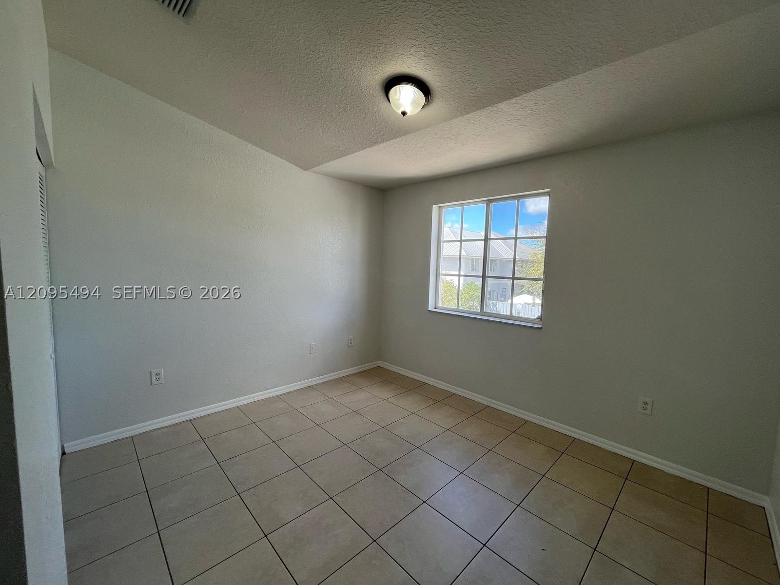 1675 Se 9th Ter Property Photo 4