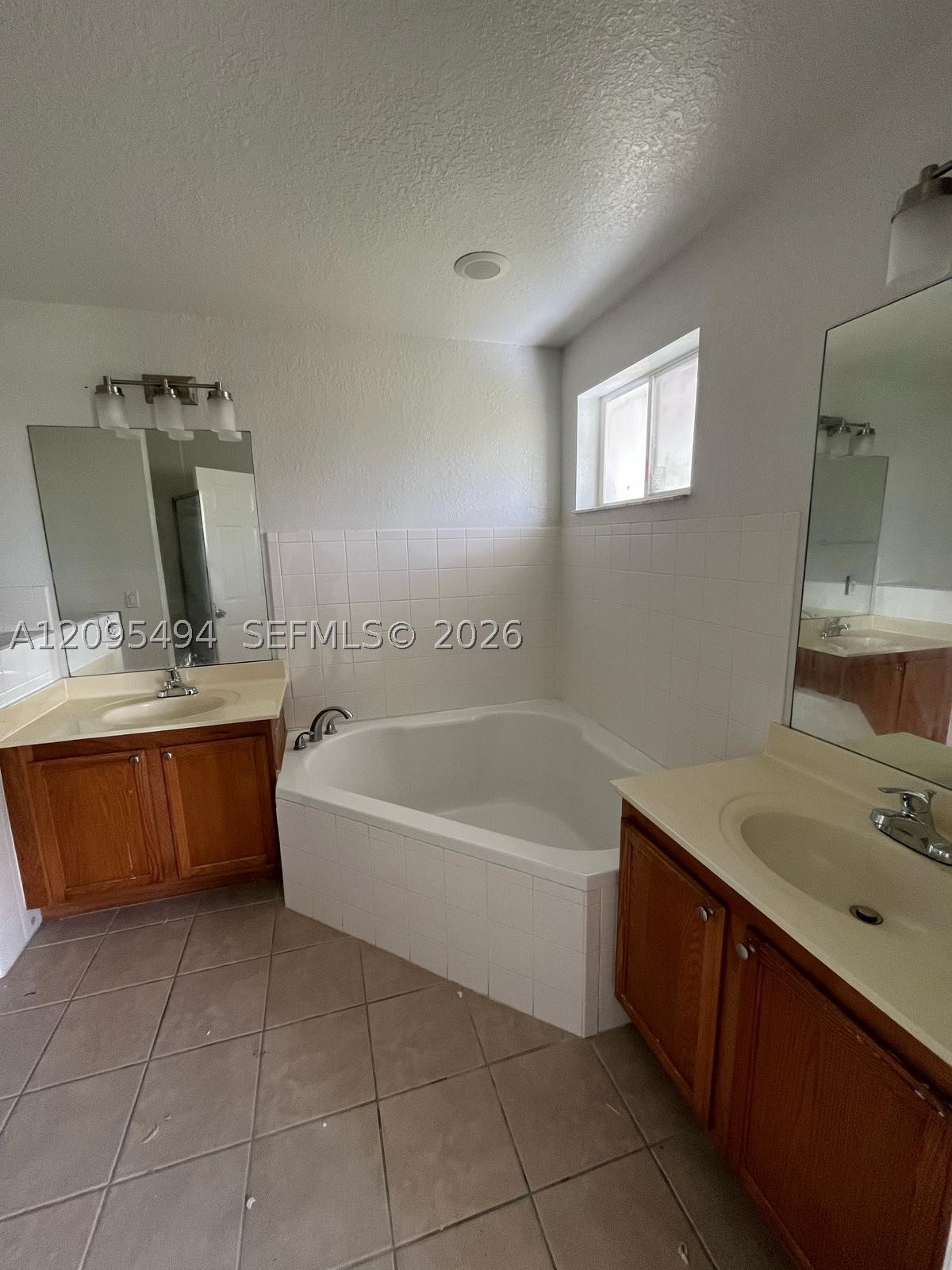 1675 Se 9th Ter Property Photo 5