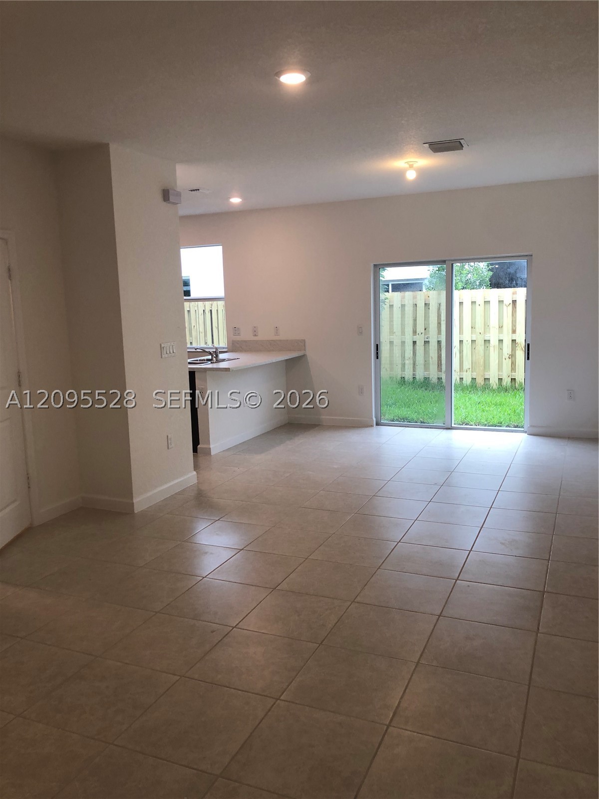 2610 Se 13th St 2610 Property Photo 2
