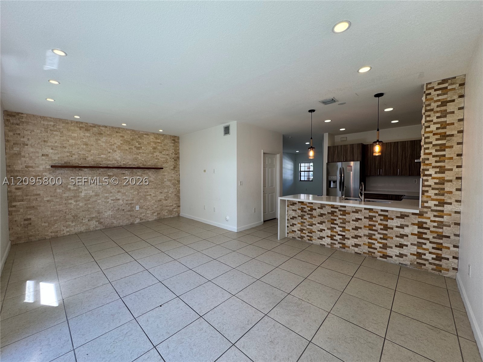 343 Ne 37th Ter Property Photo 8