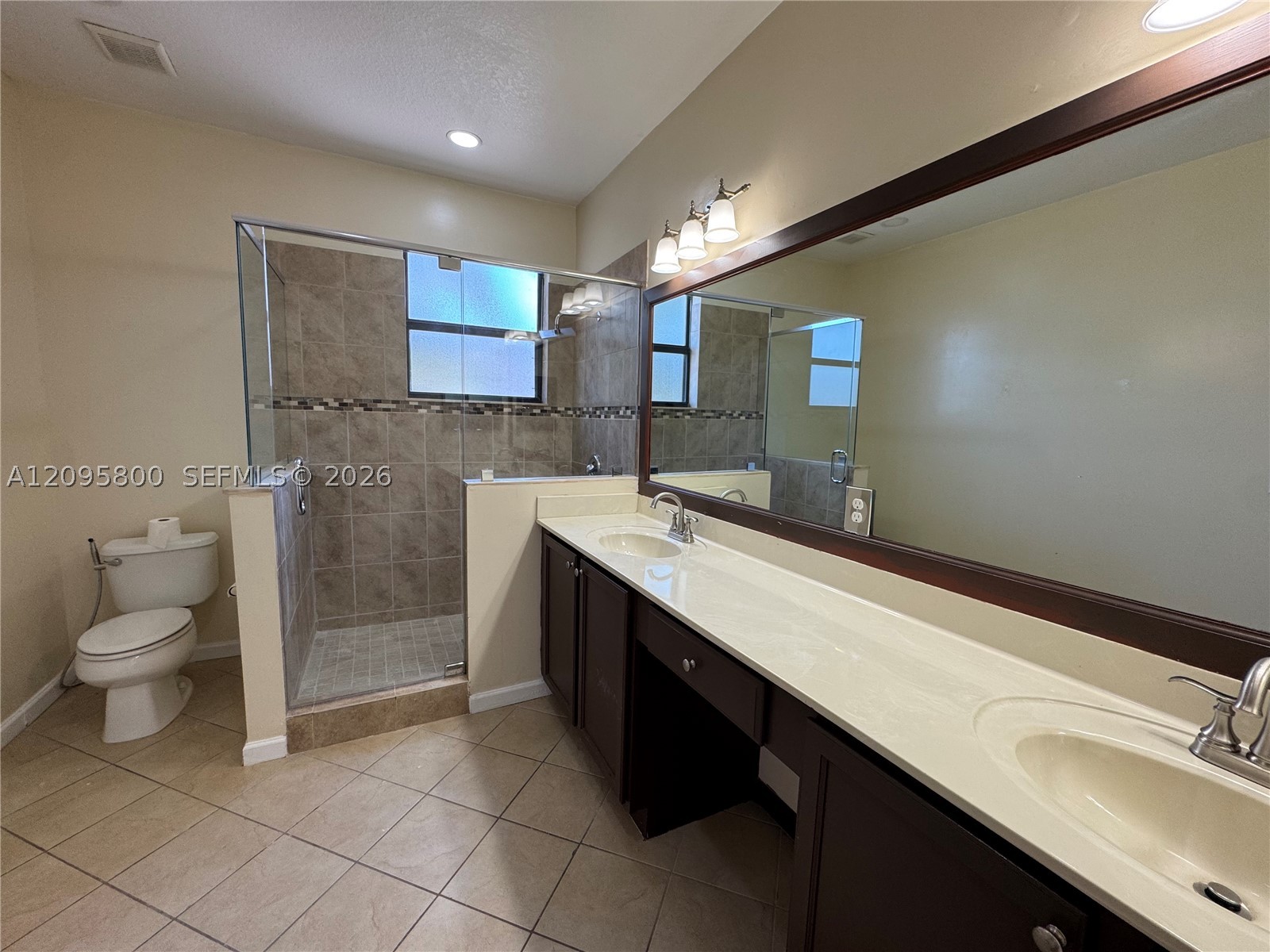 343 Ne 37th Ter Property Photo 19