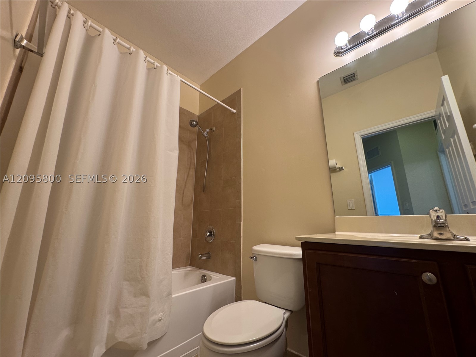 343 Ne 37th Ter Property Photo 23