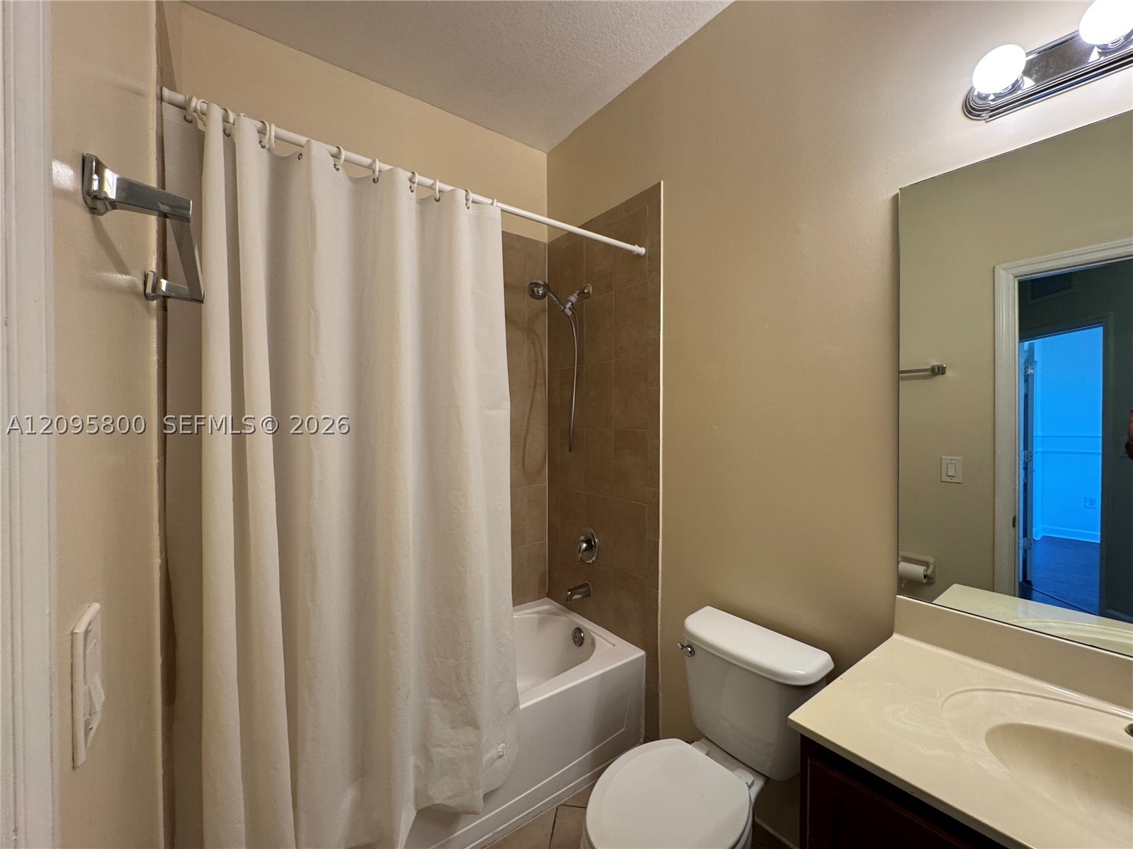 343 Ne 37th Ter Property Photo 26