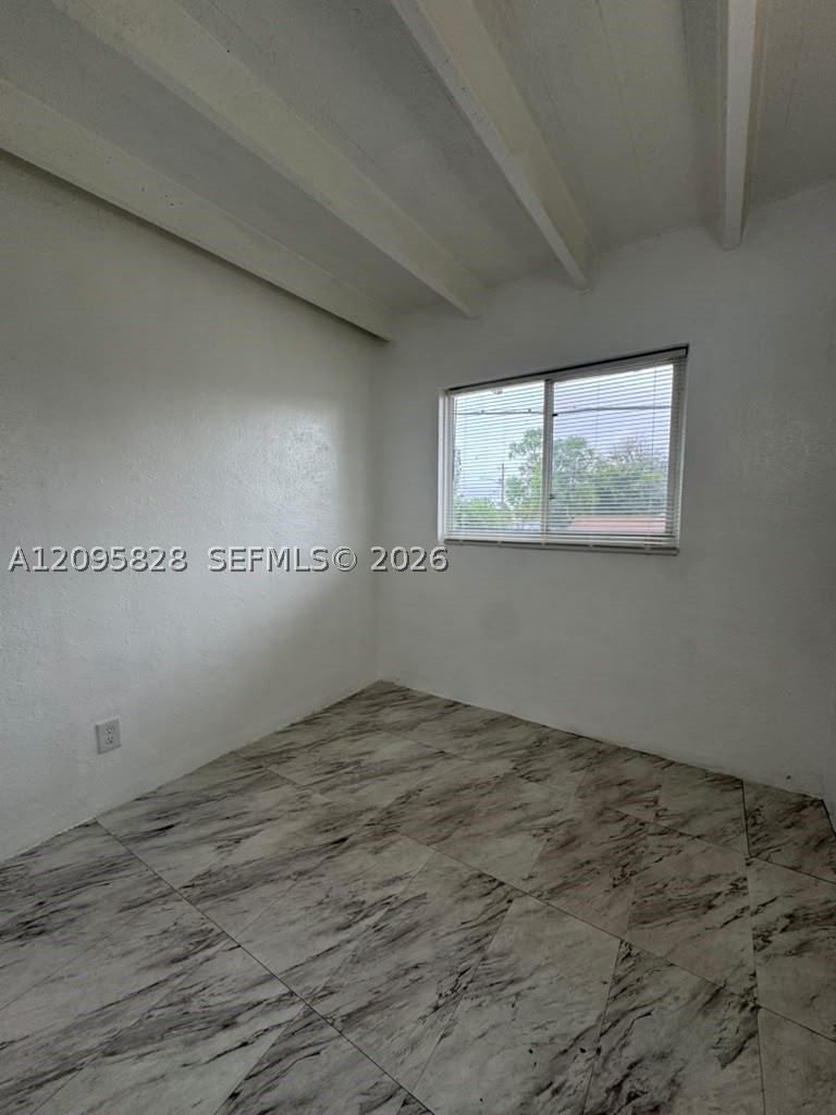 845 Sw 6th St 4 Property Photo 3