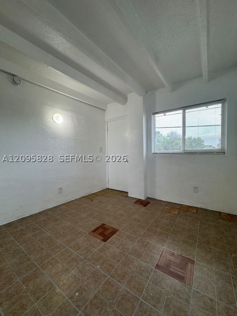 845 Sw 6th St 4 Property Photo 5