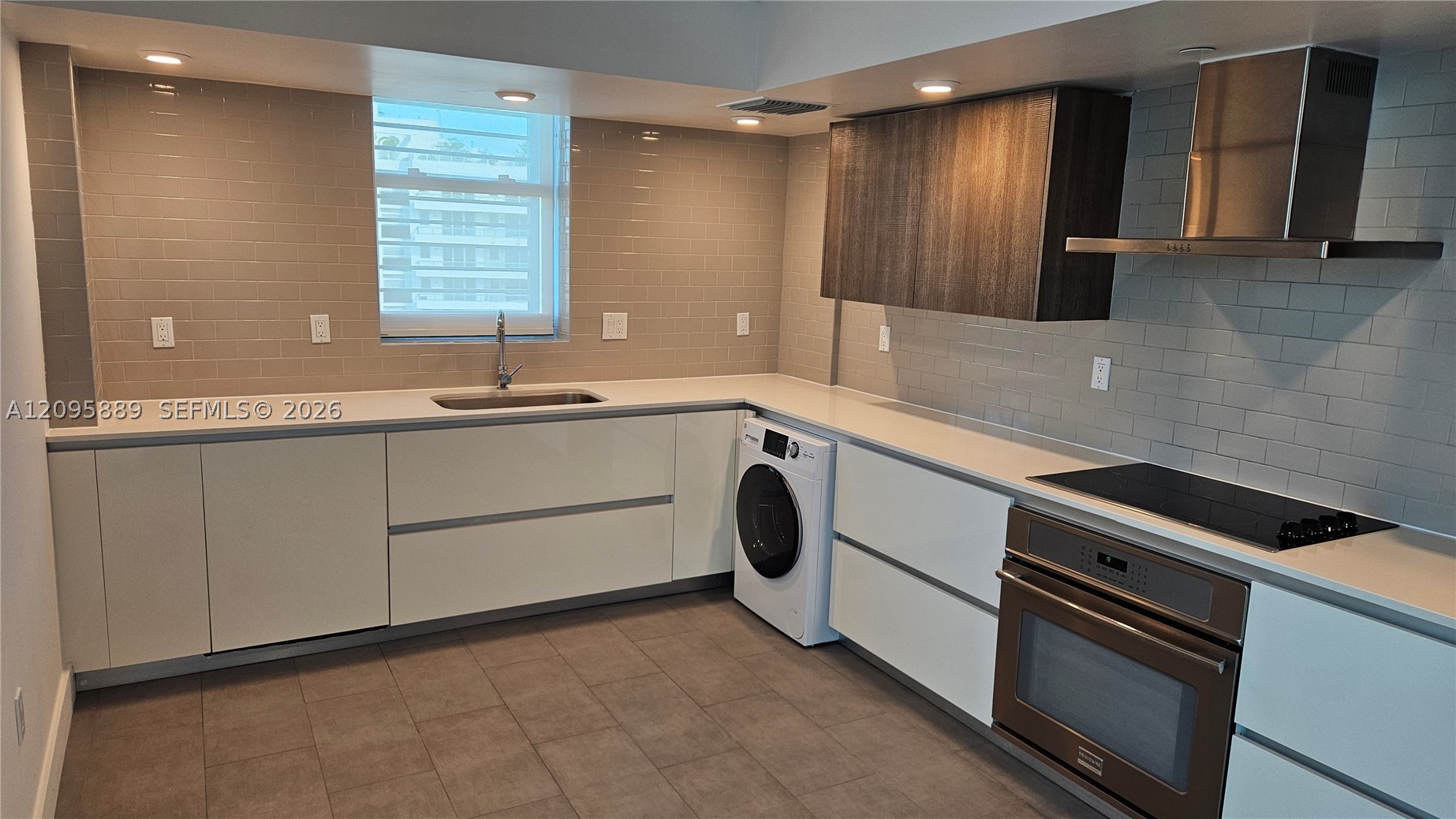 1025 92nd St 804 Property Photo 10