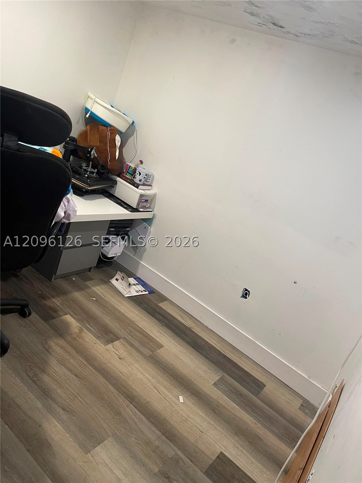A12096126 Property Photo 12