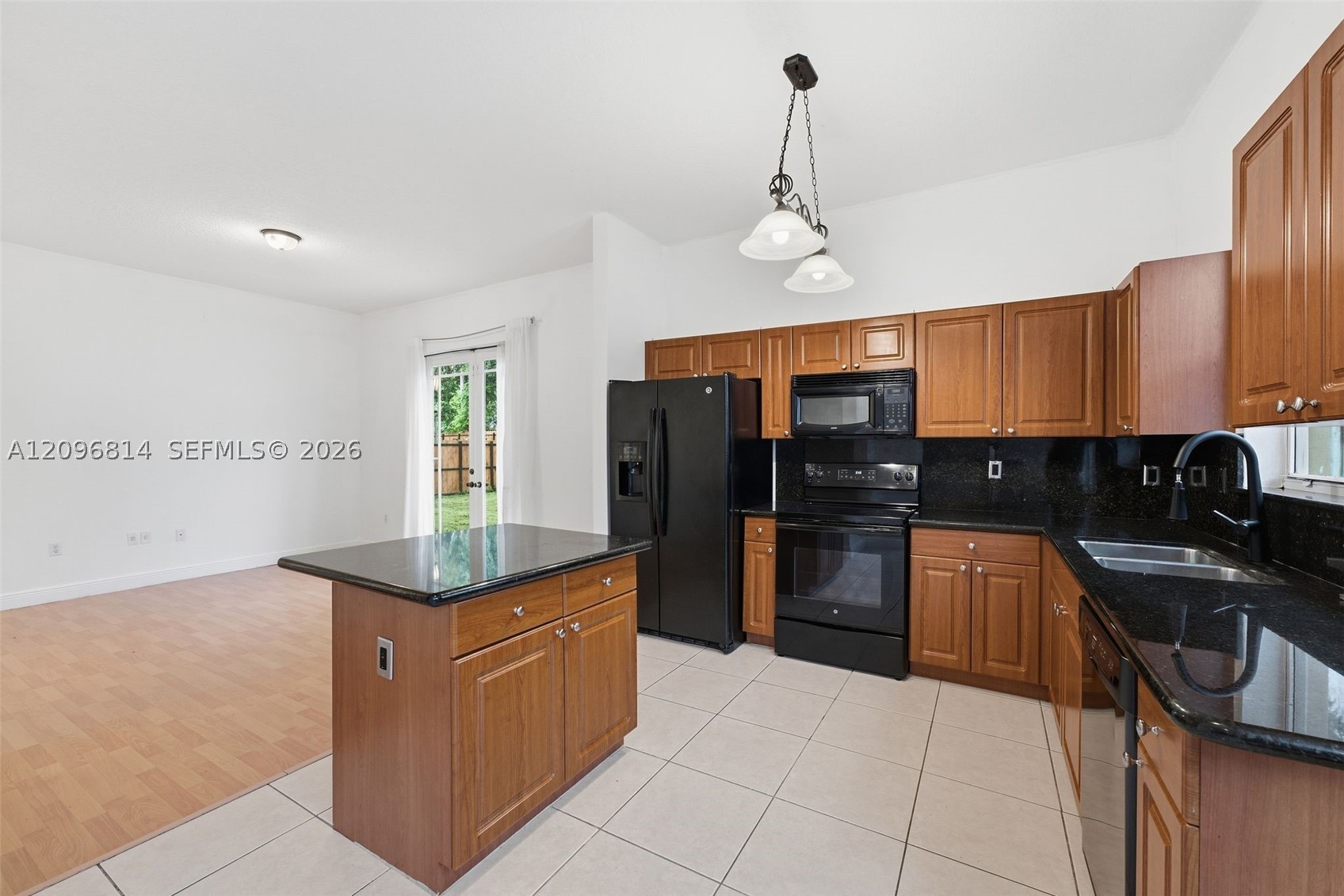 1420 Se 23rd Dr. Property Photo 16