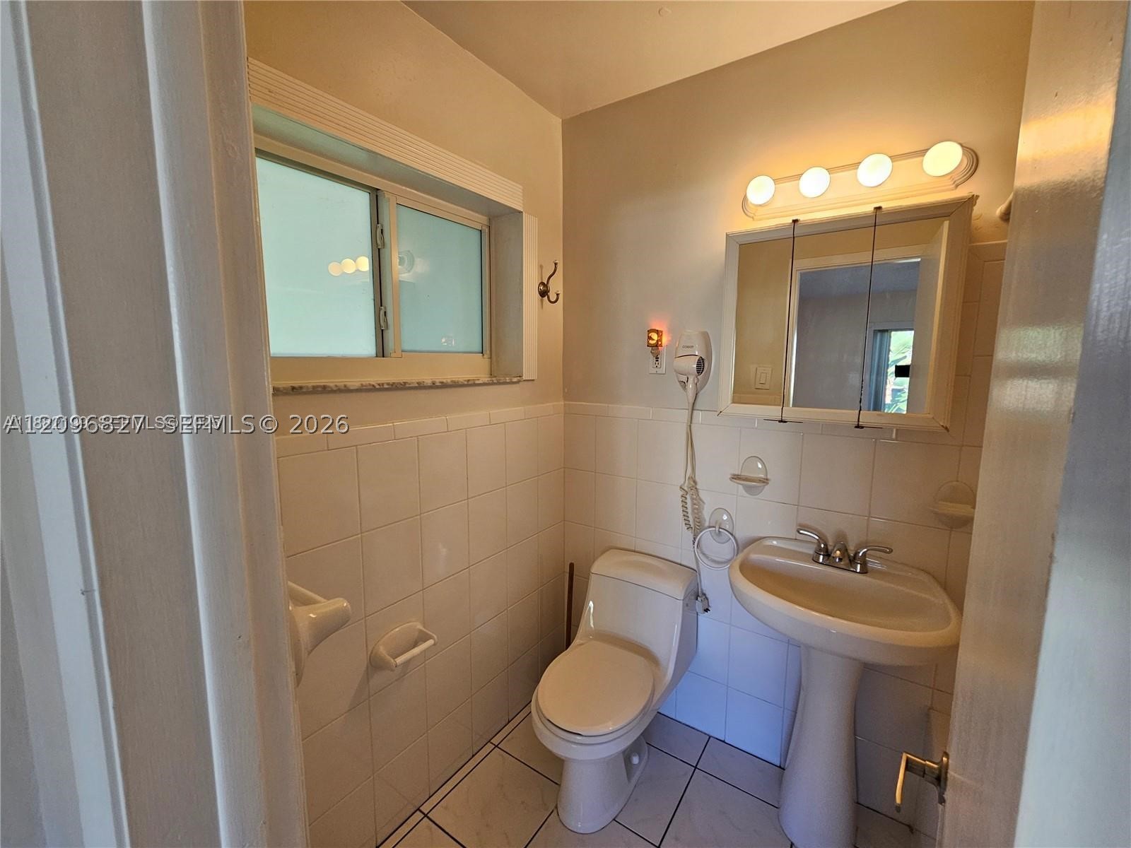 3221 Ne 7th Pl B Property Photo 14