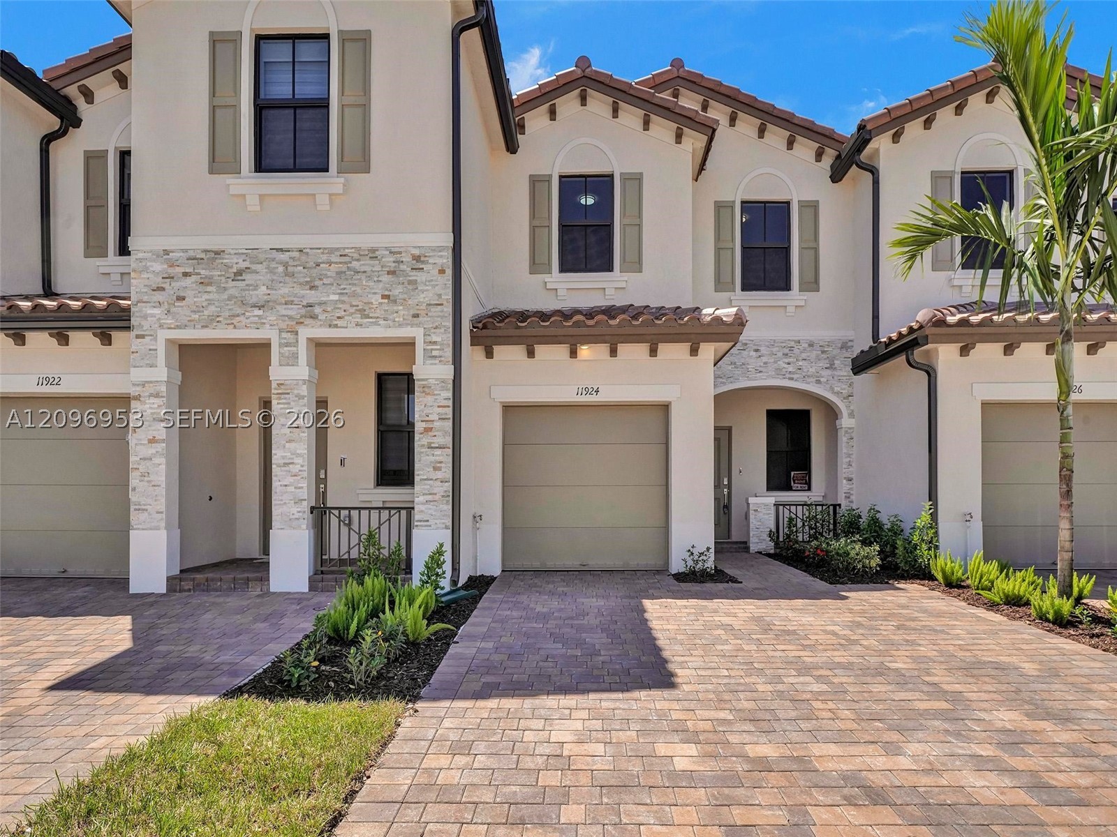 11924 SW 247th Ter . Property Photo 1