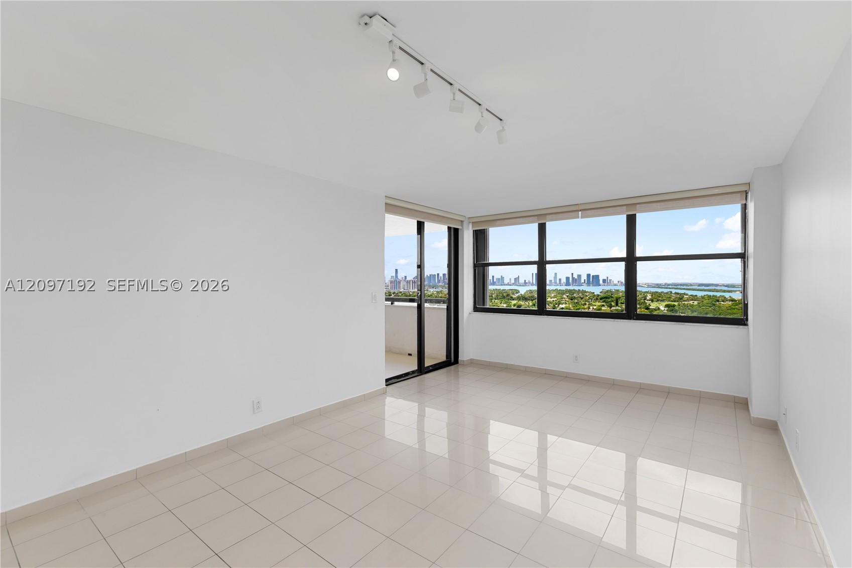 2555 Collins Ave 2406 Property Photo 4