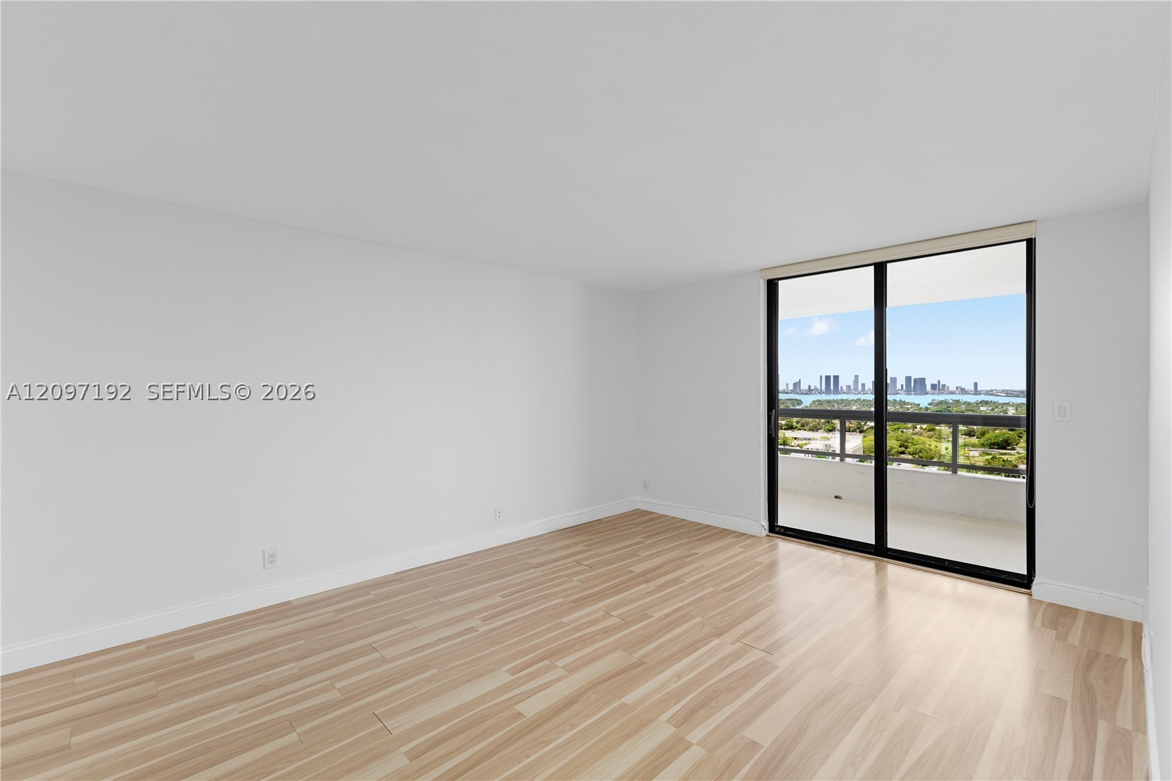 2555 Collins Ave 2406 Property Photo 11