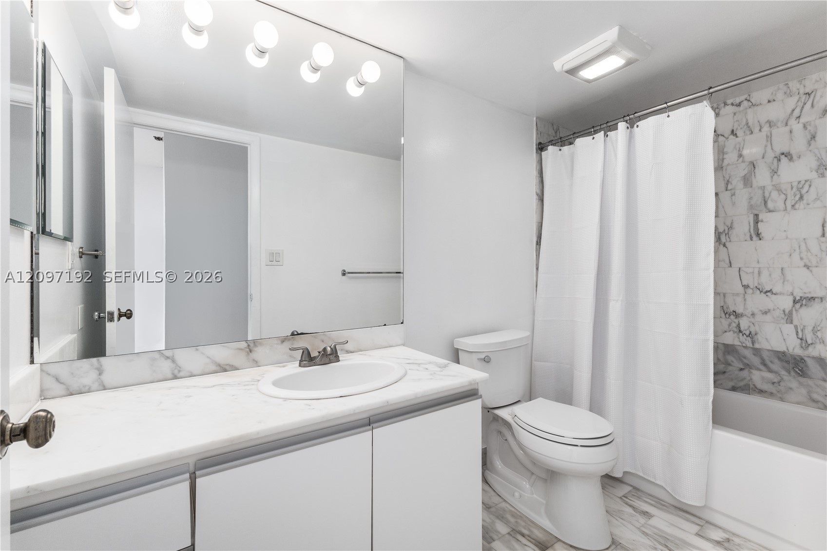 2555 Collins Ave 2406 Property Photo 13