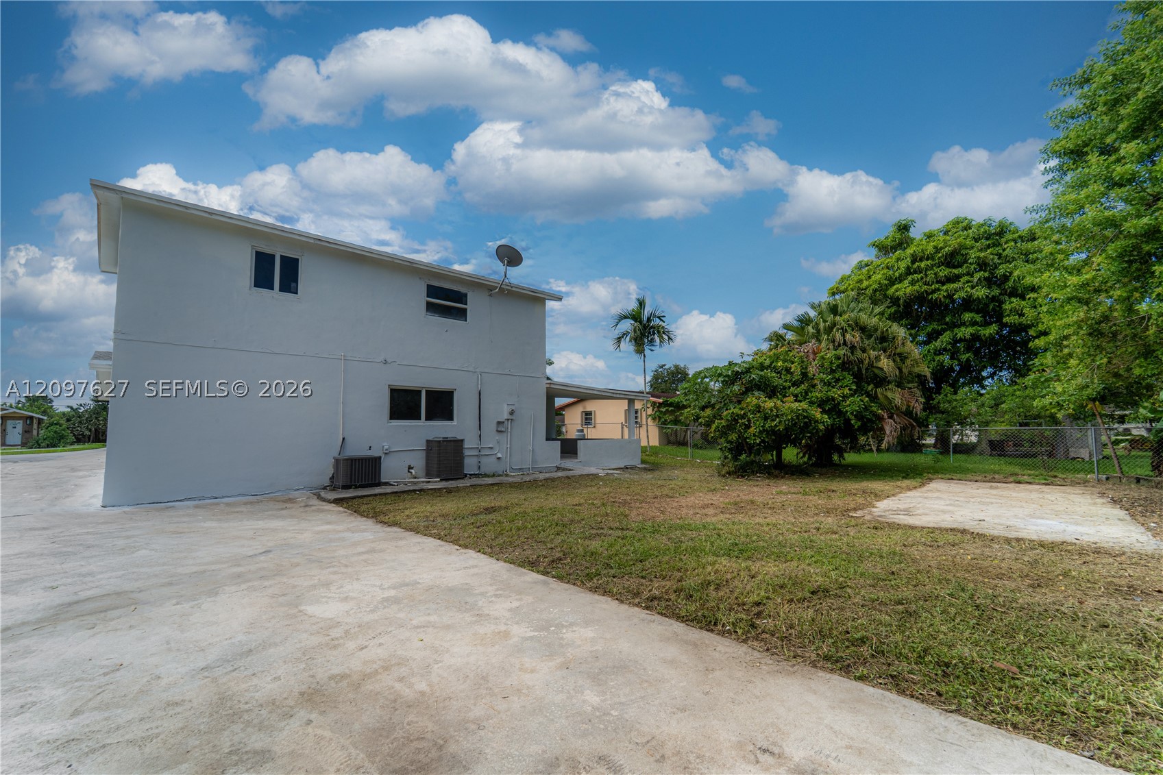760 Nw 6th St Property Photo 3