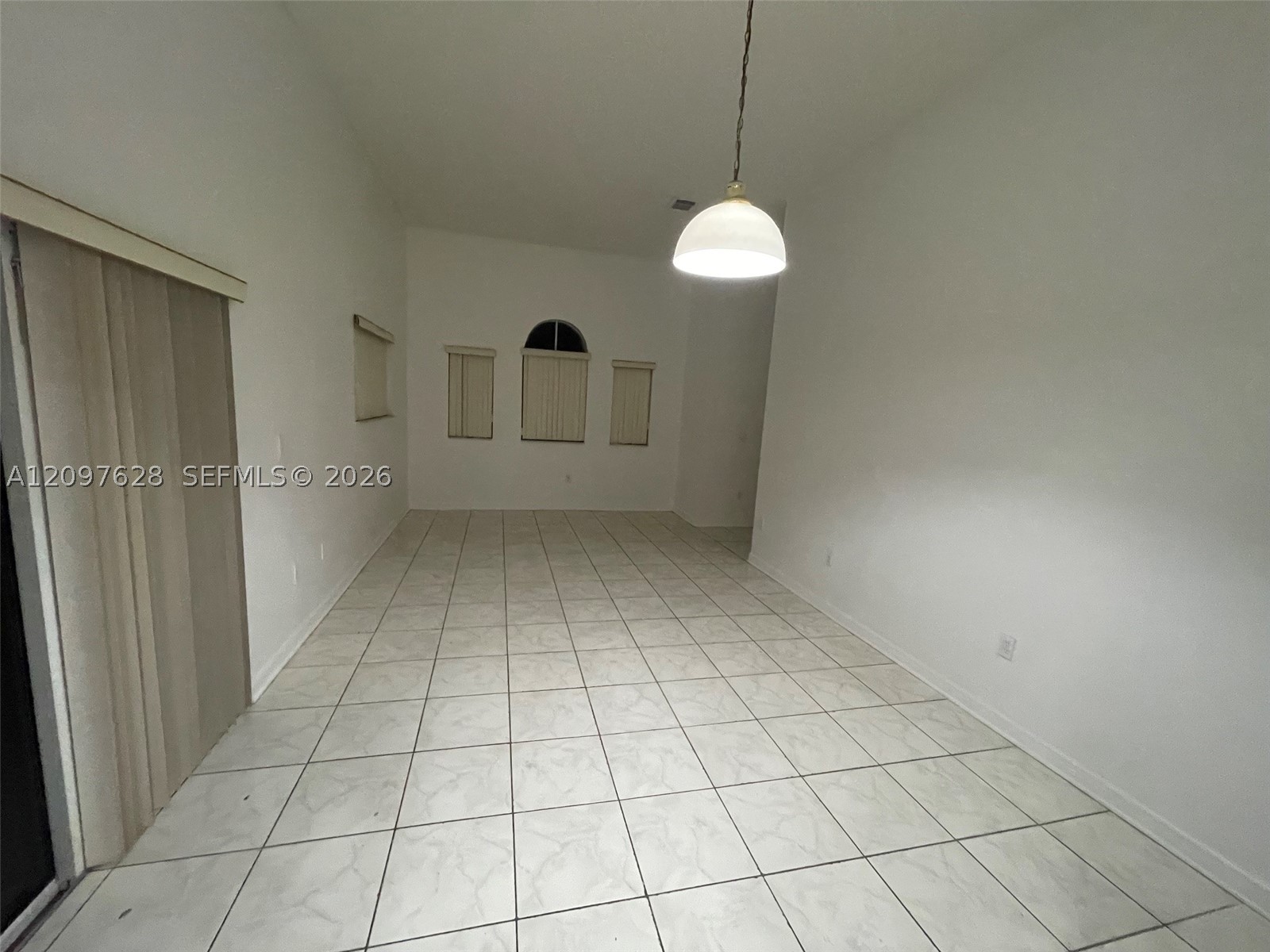 2540 Ne 41st Ter Property Photo 4