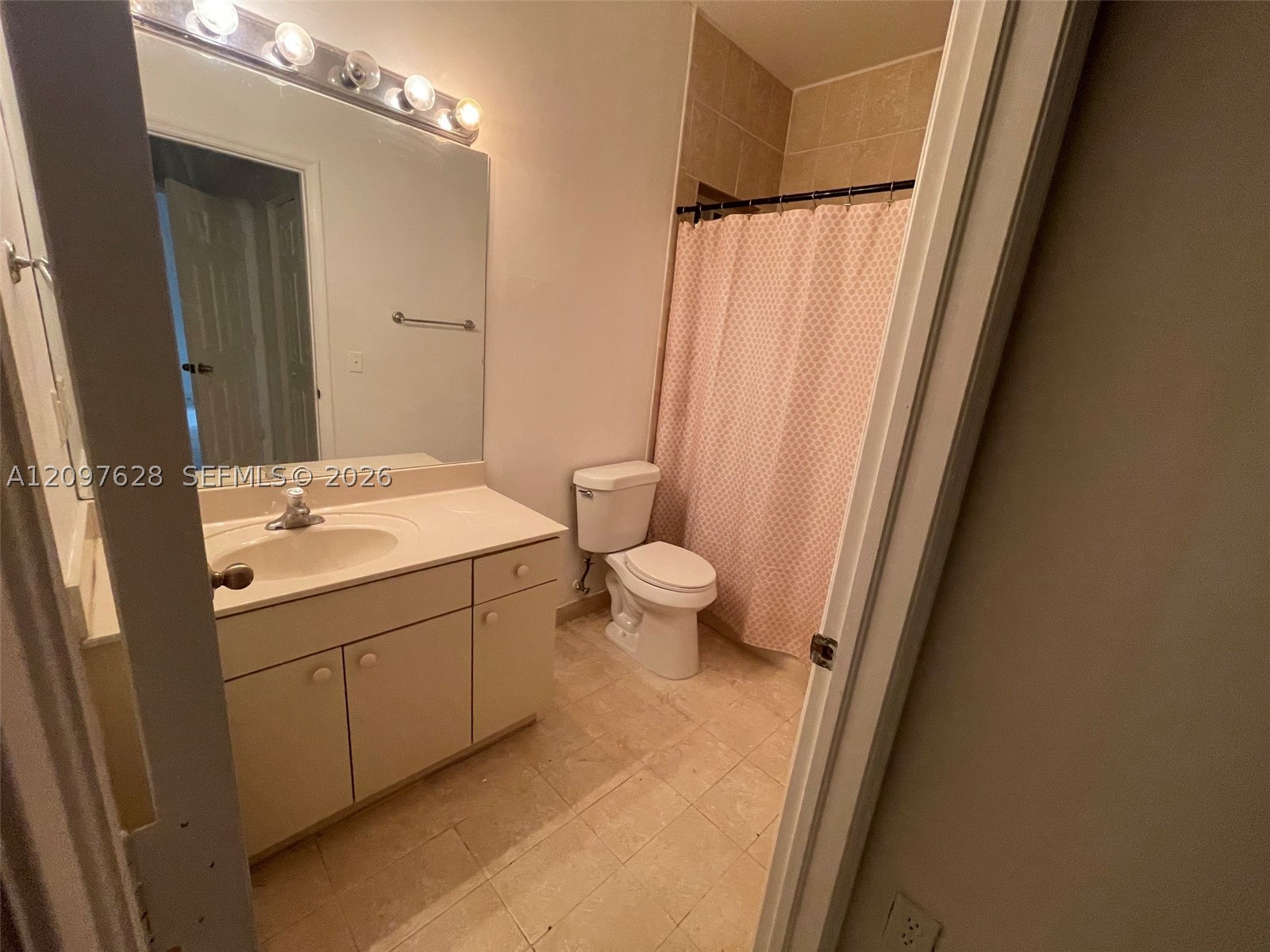 2540 Ne 41st Ter Property Photo 5