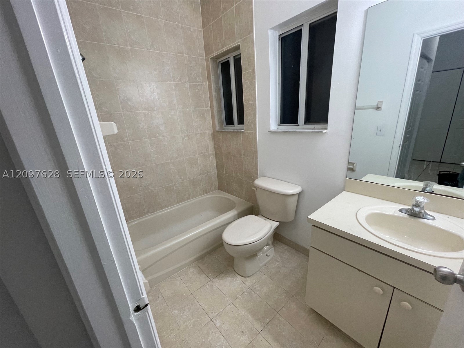 2540 Ne 41st Ter Property Photo 10