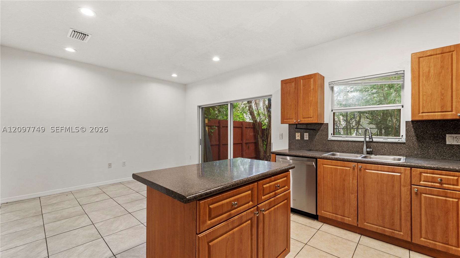 1685 Se 30th St Property Photo 14