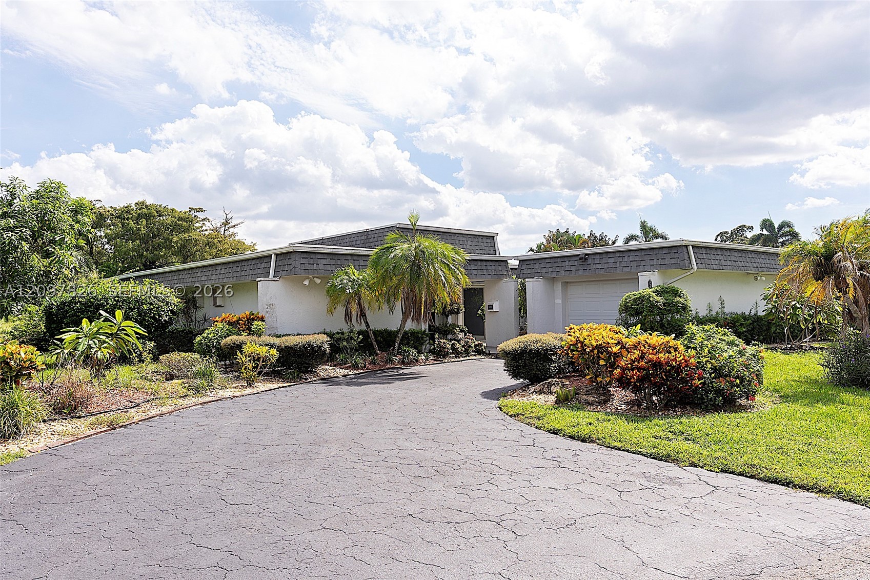 5010 Banyan Ln Property Photo 1