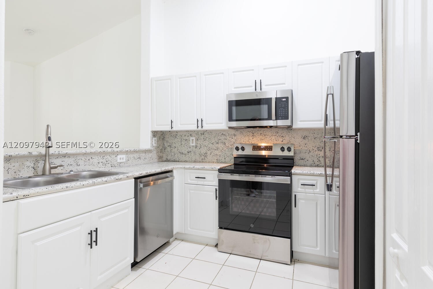 1663 Se 27th Dr 208 Property Photo 3