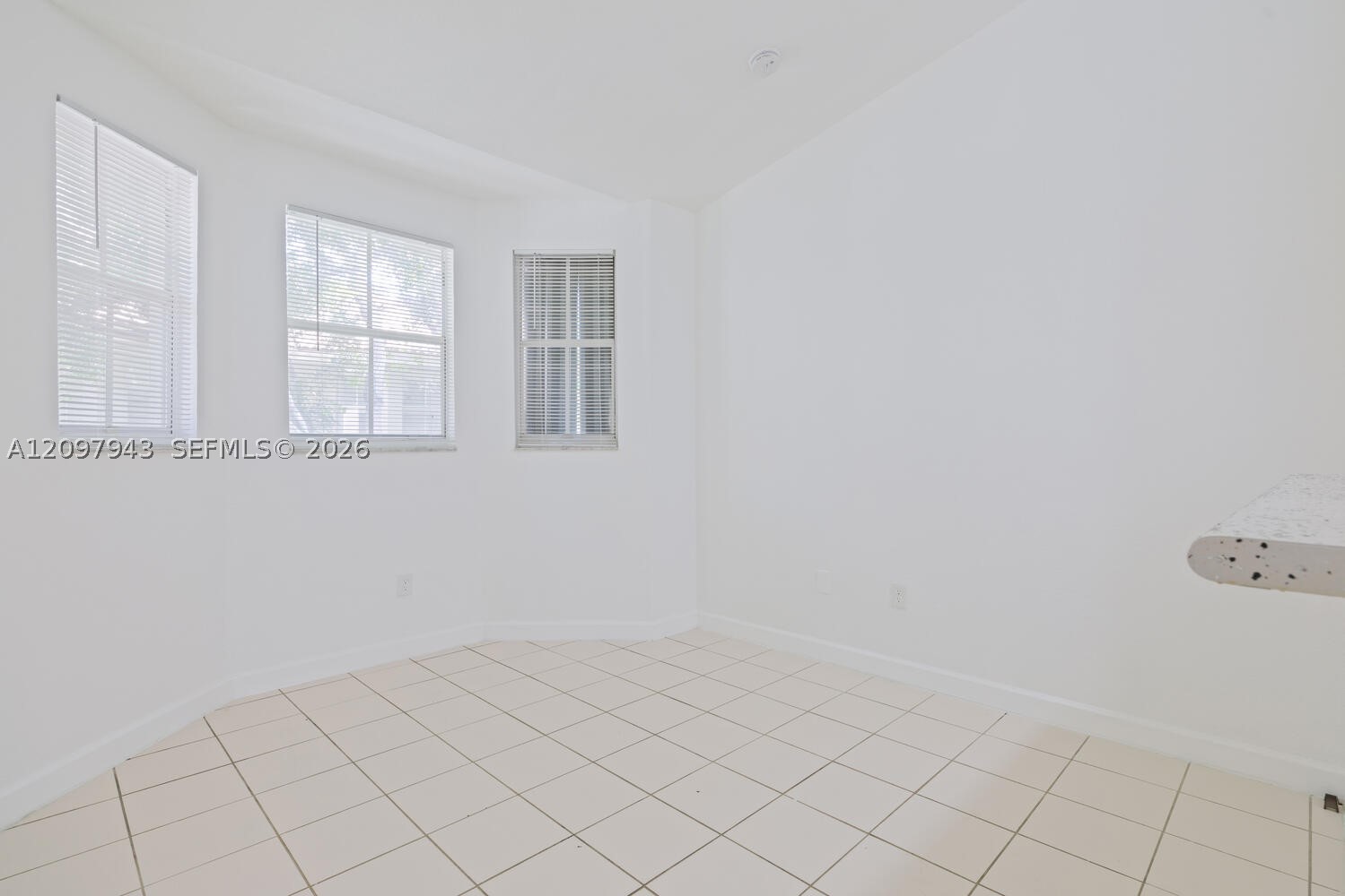 1663 Se 27th Dr 208 Property Photo 5