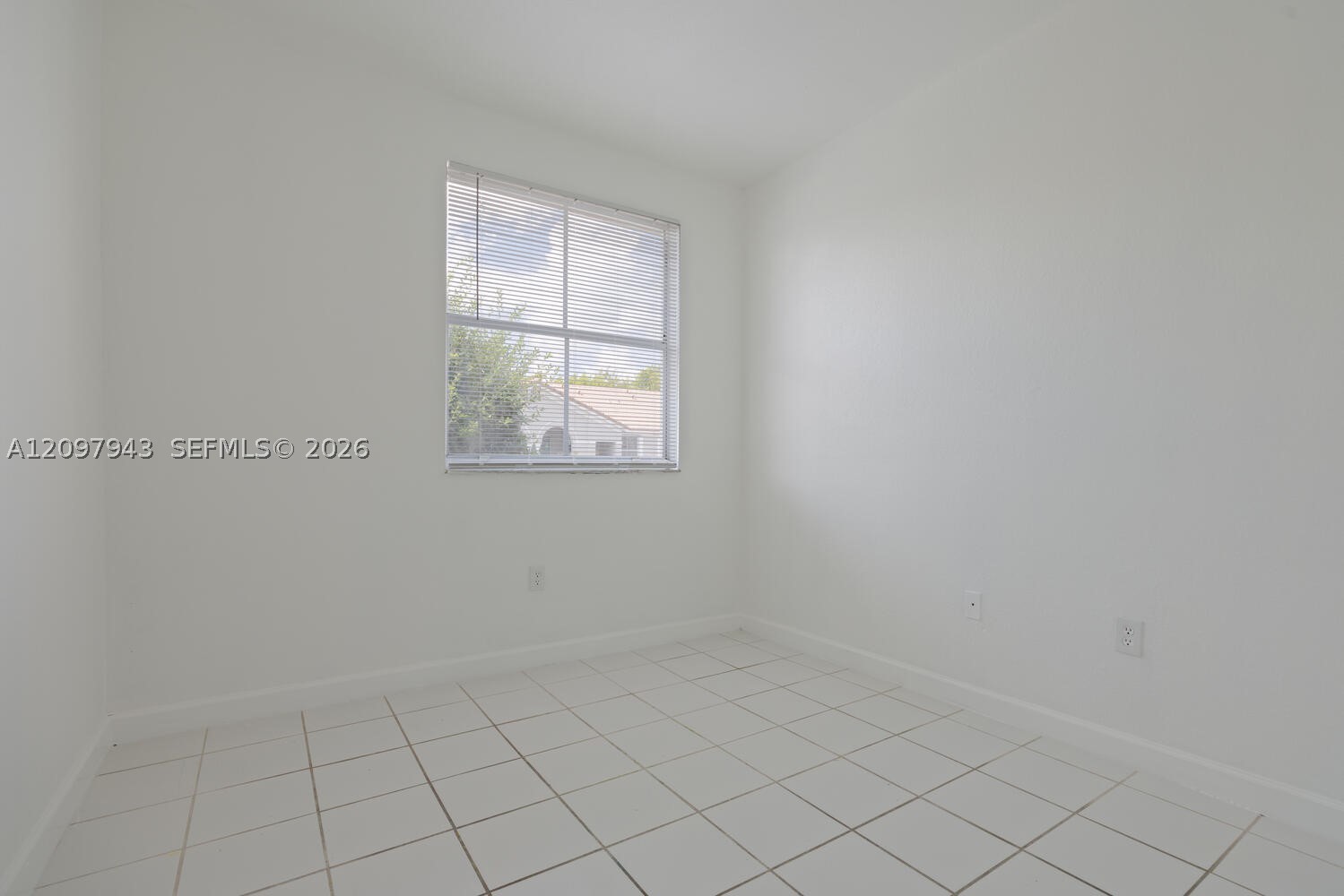 1663 Se 27th Dr 208 Property Photo 9